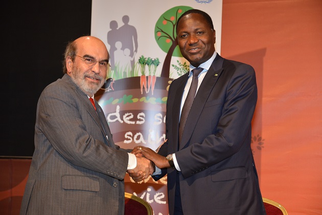 Passation de flambeau à la Présidence de la Conférence des Ministres Africains de l’agriculture pour la FAO - Le Ministre Sangafowa et le représentant de la FAO