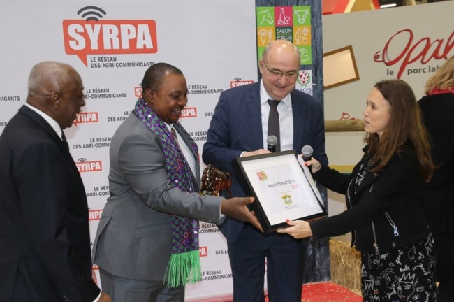 SIA2020 - La Côte d'Ivoire décroche le prix du meilleur stand international avec le Ministre Adjoumani